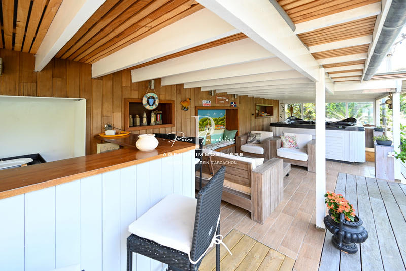 Villa - 220 m² - 11 pièces