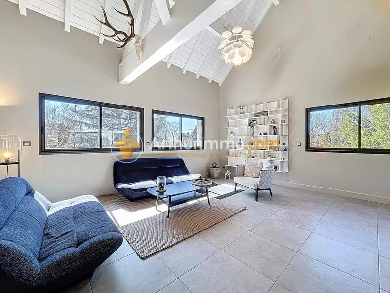 Maison - 370 m² - 5 pièces