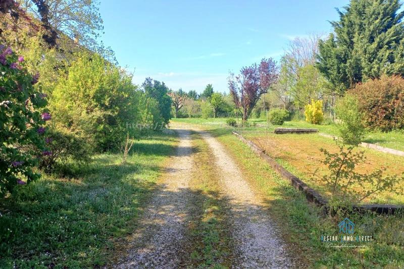 Maison traditionnelle - 222 m² - 7 pièces