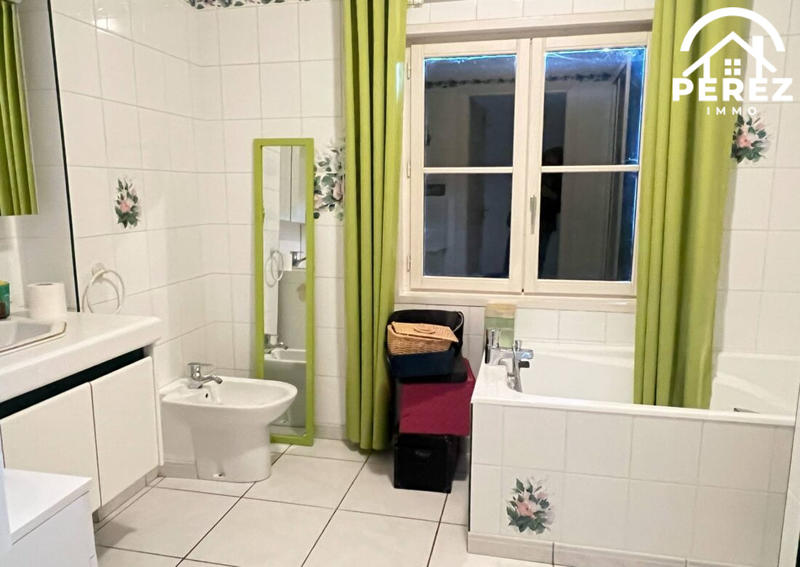 Maison - 205 m² - 8 pièces