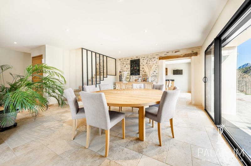 Mas - 243 m² - 6 pièces