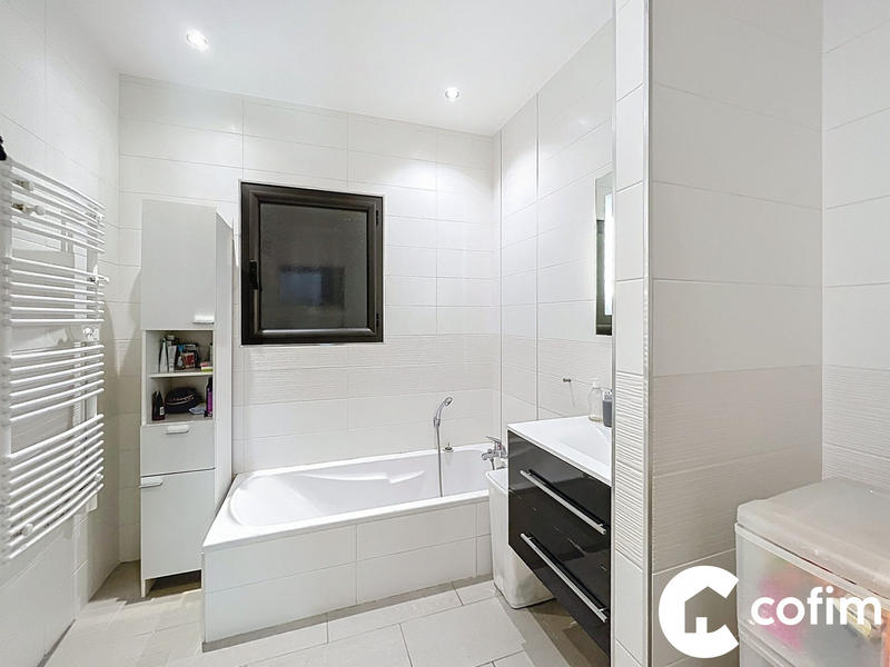 Maison - 180 m² - 7 pièces