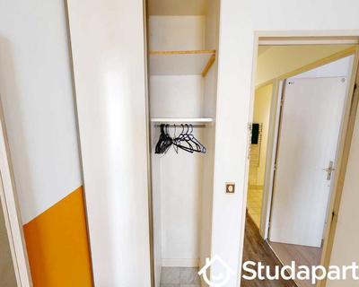 Chambre - 100 m² - 1 pièce