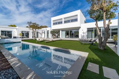 Maison - 313 m² - 8 pièces