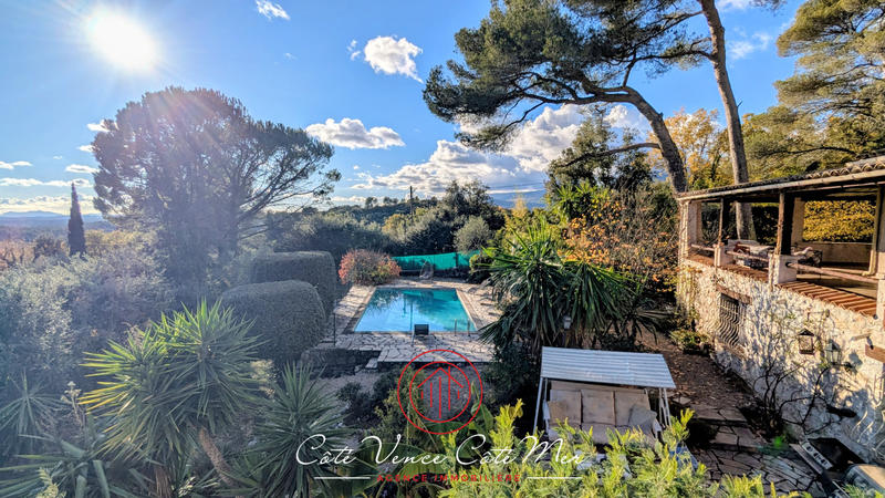 Maison - 272 m² - 9 pièces