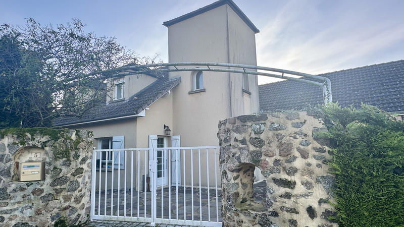 Propriété - 245 m² - 6 pièces