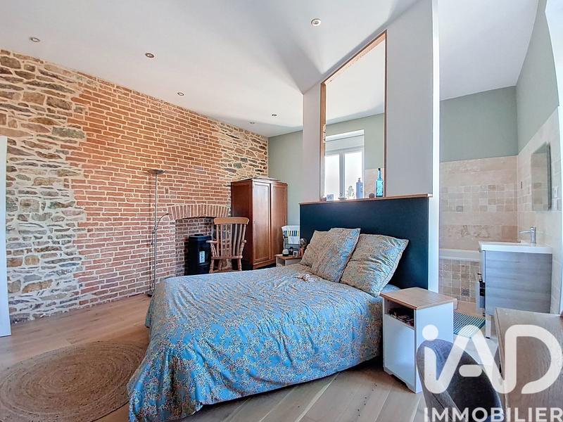 Maison - 317 m² - 11 pièces