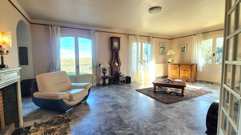 Propriété - 190 m² - 8 pièces