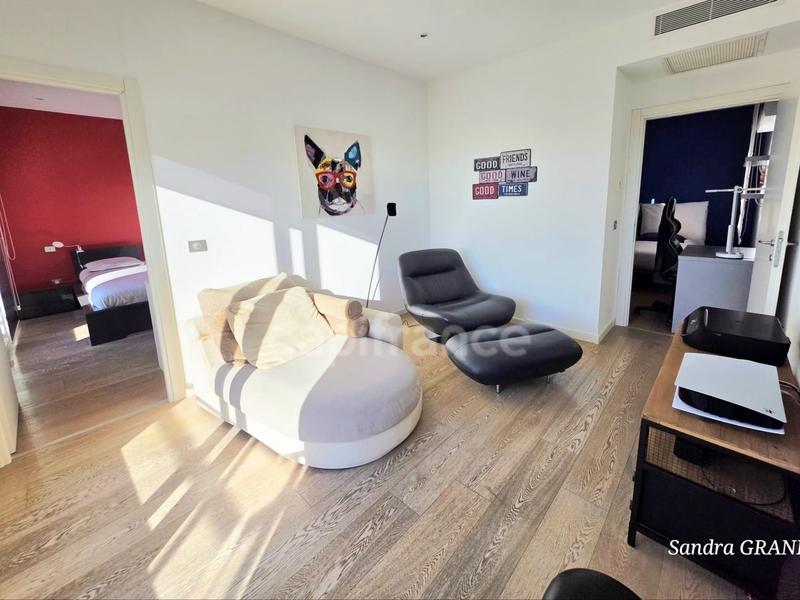 Appartement - 212 m² - 6 pièces