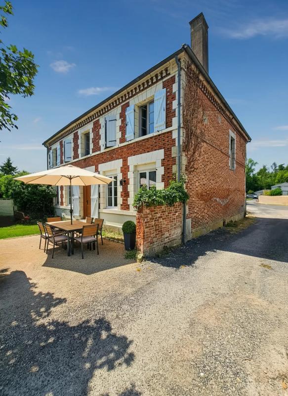 Maison - 225 m² - 8 pièces