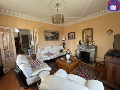 Maison - 229 m² - 9 pièces