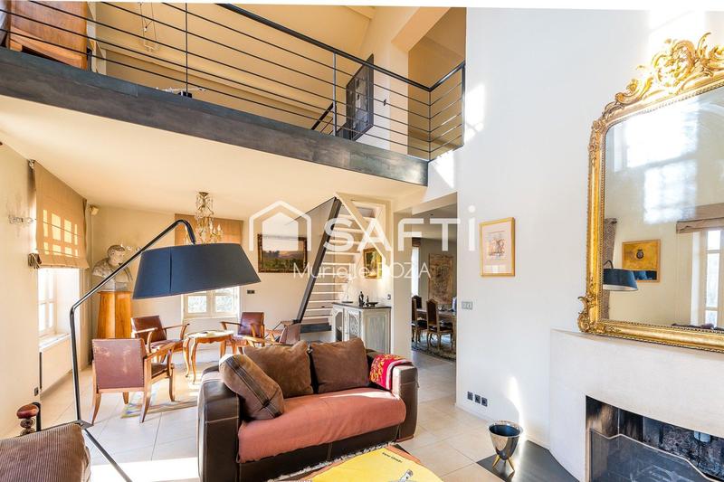 Maison - 748 m² - 11 pièces