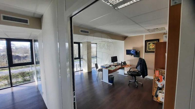 Bureau - 250 m² - 1 pièce