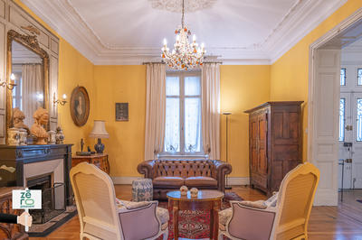 Maison - 311 m² - 12 pièces