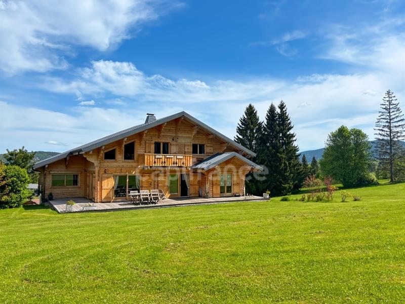 Châlet - 216 m² - 6 pièces