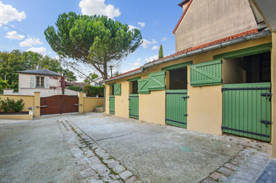 Maison - 210 m² - 10 pièces