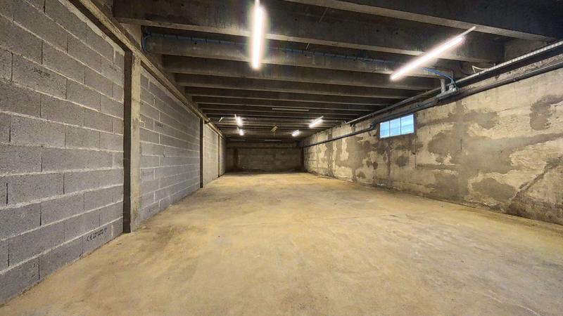 Local d'activités - 318 m²