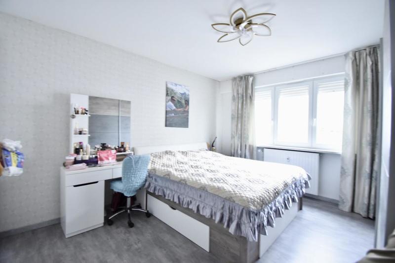 Appartement - 93 m² - 5 pièces