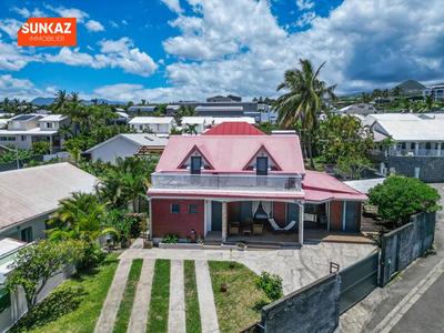 Maison - 159 m² - 9 pièces