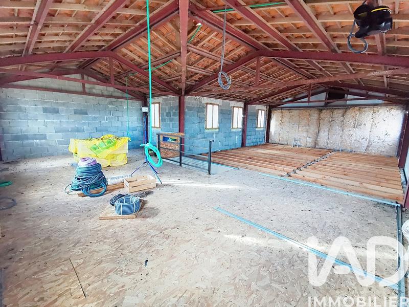 Maison - 220 m² - 2 pièces