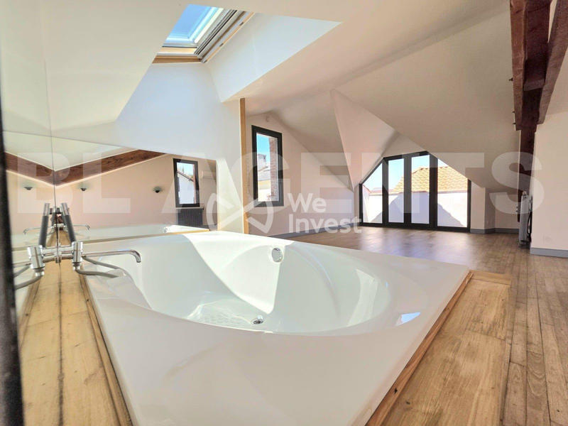 Maison - 240 m² - 6 pièces