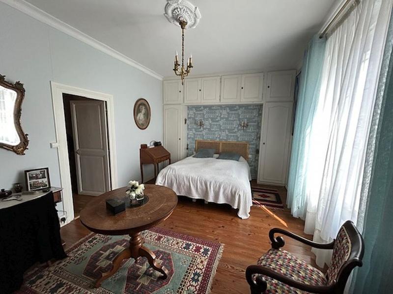 Maison - 277 m² - 11 pièces