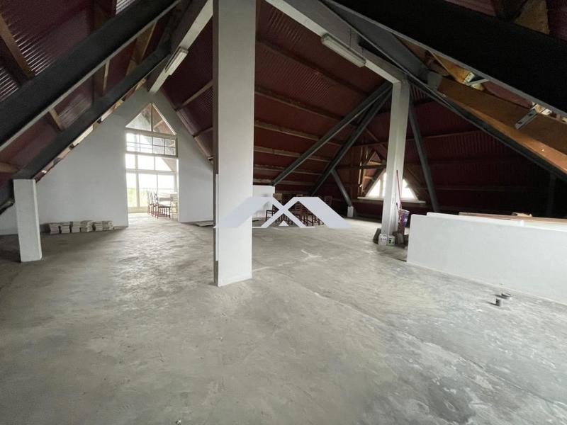 Maison traditionnelle - 251 m² - 7 pièces