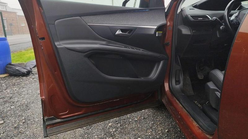 Peugeot 3008 II 1.2 PureTech 130 Allure