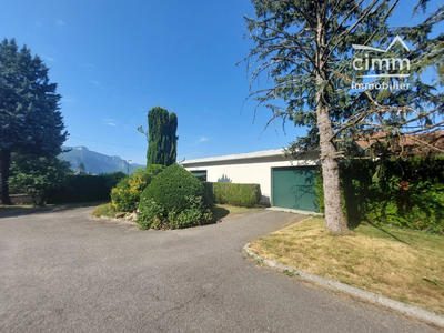 Maison - 285 m² - 8 pièces