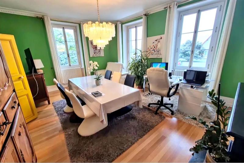 Maison - 300 m² - 7 pièces