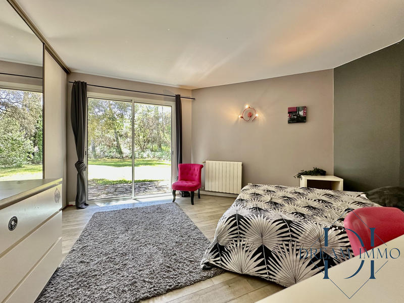 Maison contemporaine - 360 m² - 8 pièces