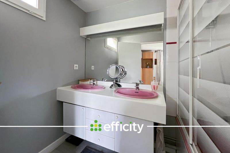 Maison - 195 m² - 8 pièces