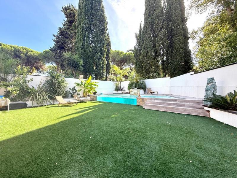 Maison - 220 m² - 6 pièces