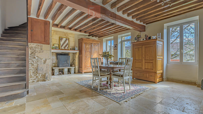 Maison - 236 m² - 7 pièces
