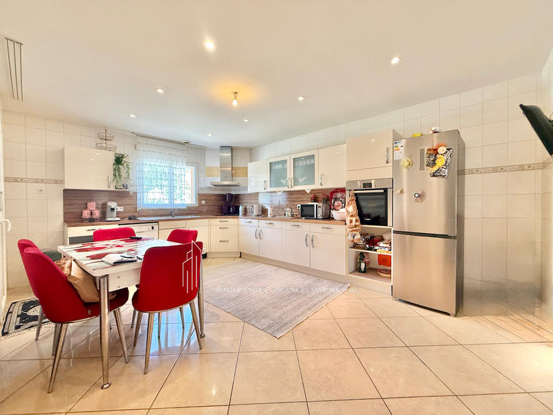 Maison - 144 m² - 6 pièces