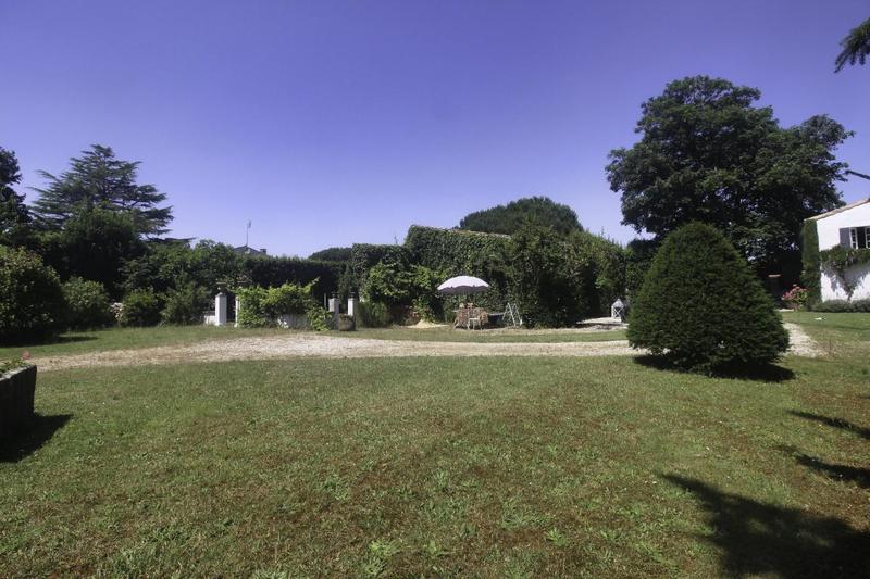 Propriété - 204 m² - 6 pièces