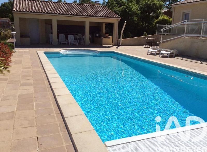 Maison - 244 m² - 8 pièces