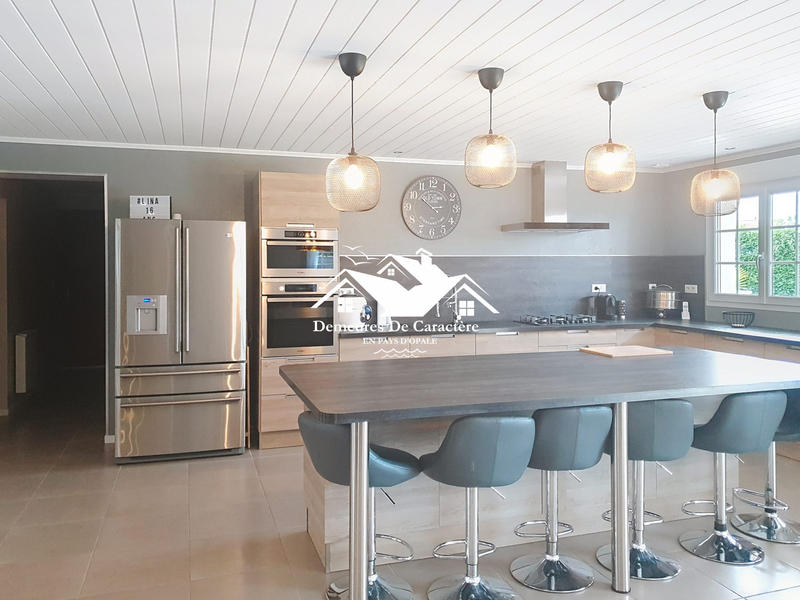 Maison - 250 m² - 8 pièces