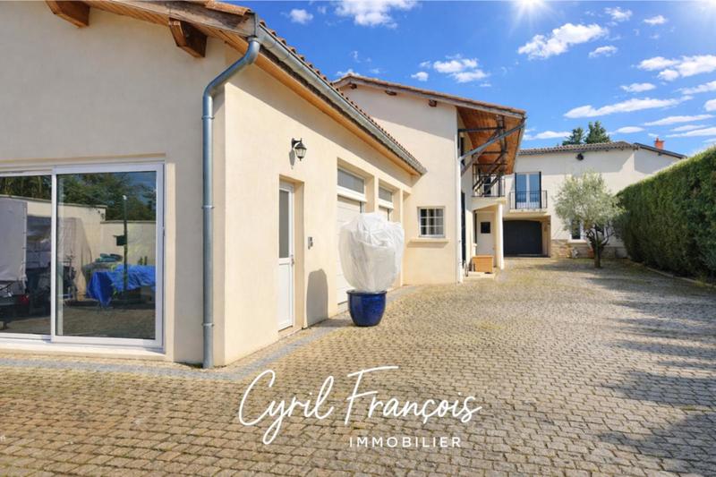 Maison - 210 m² - 8 pièces