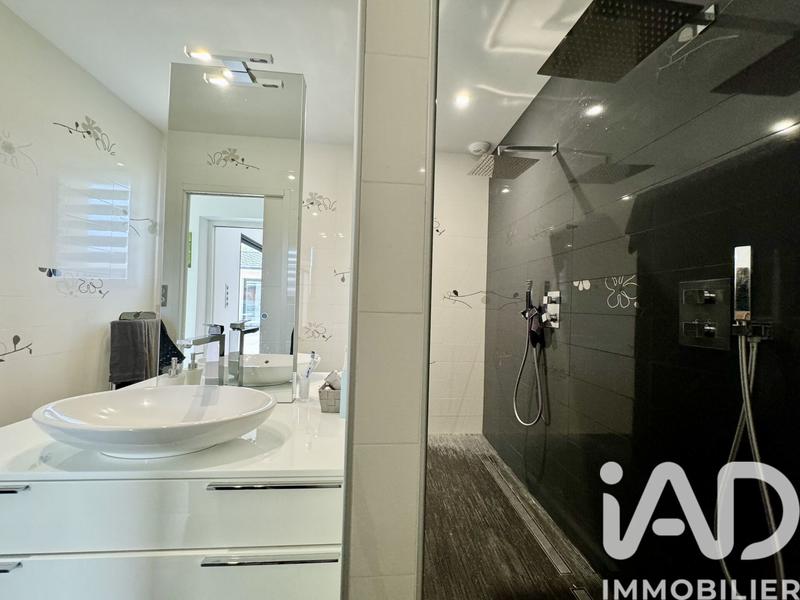 Maison - 218 m² - 7 pièces