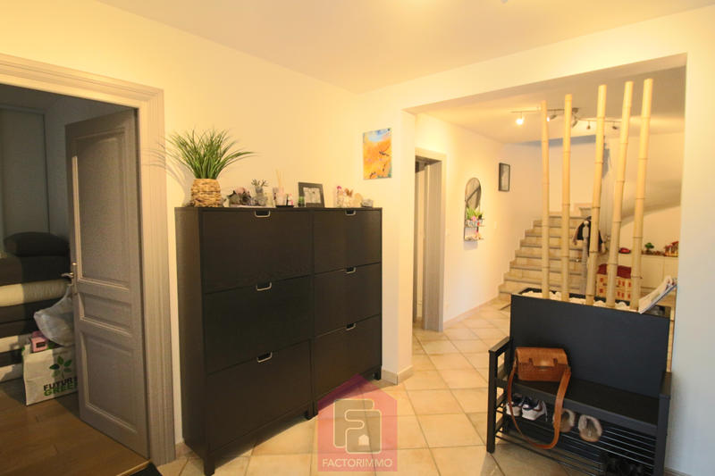 Maison - 230 m² - 7 pièces