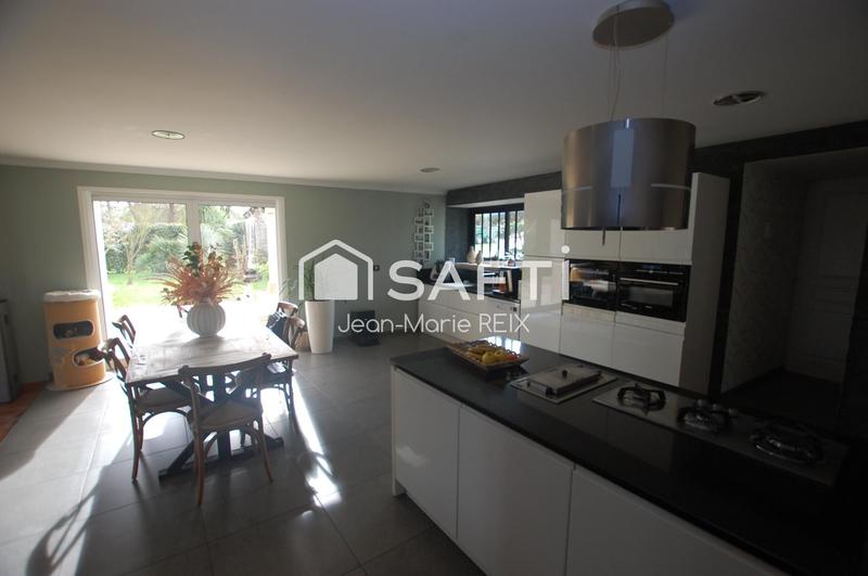 Maison - 220 m² - 6 pièces