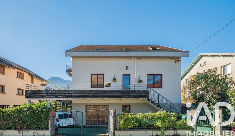 Maison - 254 m² - 10 pièces