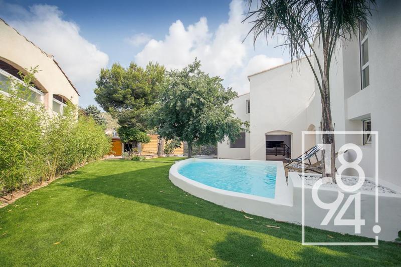 Maison d'architecte - 239 m² - 6 pièces