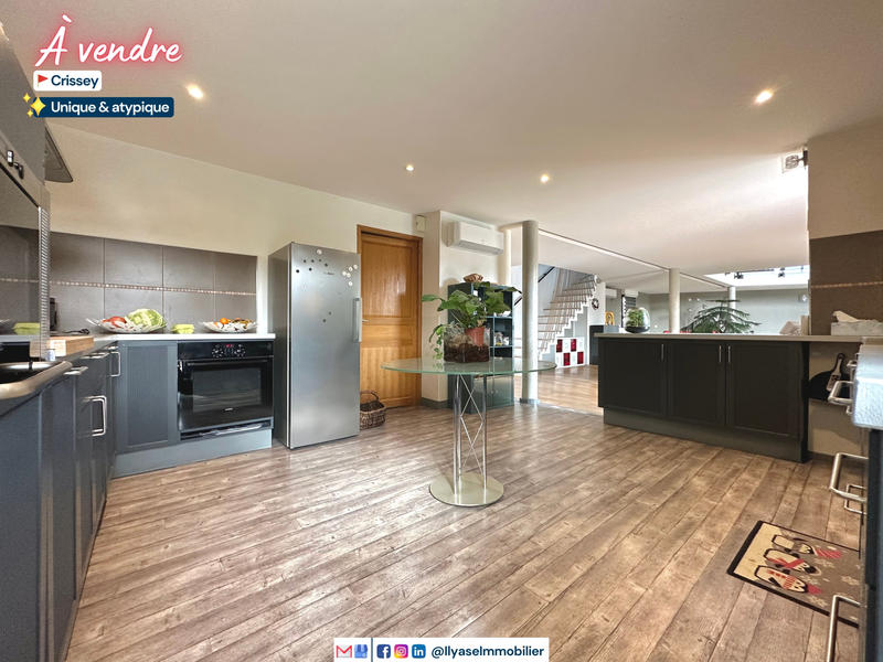 Maison - 273 m² - 8 pièces