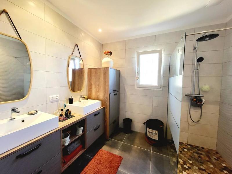 Propriété - 224 m² - 8 pièces