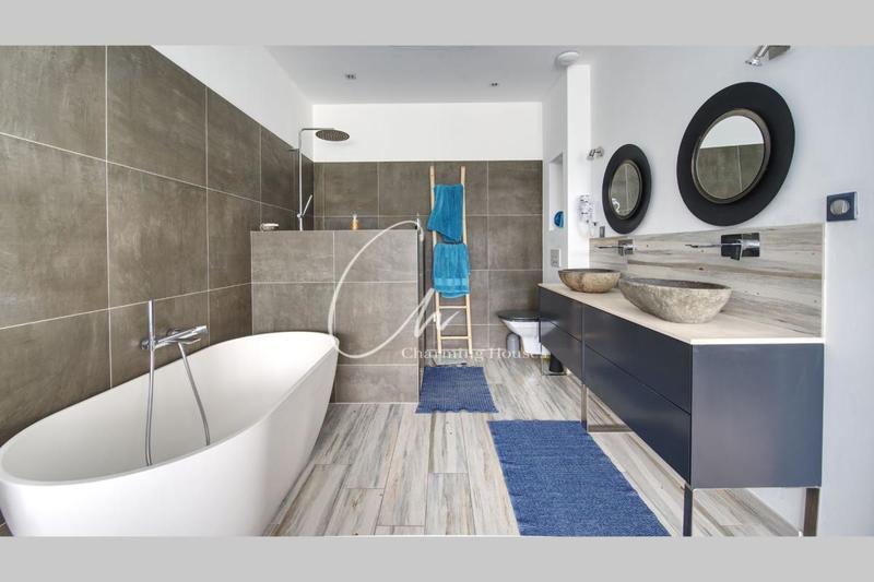 Maison - 204 m² - 5 pièces