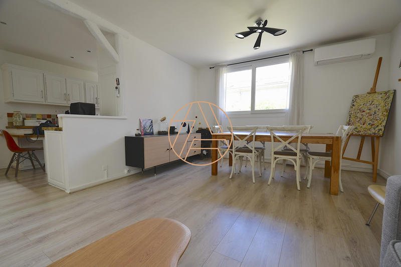 Maison - 99 m² - 5 pièces