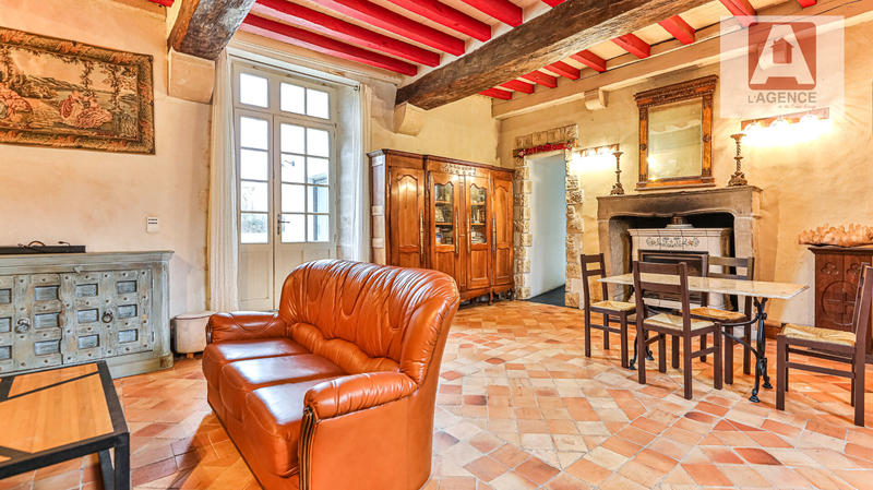 Maison - 373 m² - 11 pièces