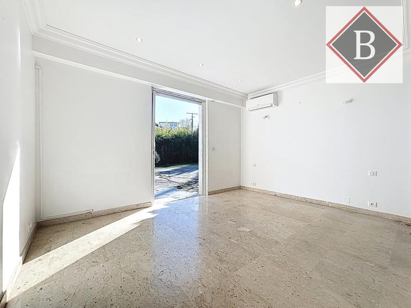 Maison - 250 m² - 6 pièces